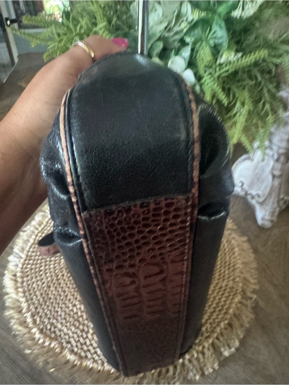 EUC Brahmin VINTAGE Brown Croc-Textured Leather Shoulder Bag Orig $399 🤎 - Picture 4 of 8